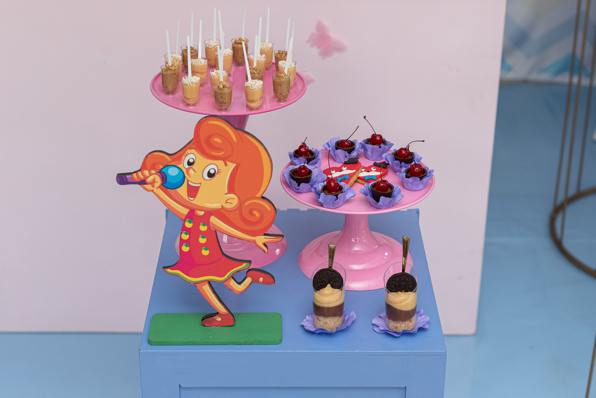 festa-infantil-rj-aniversario-menina-7-anos-decoracao-tema-tres-palavrinhas-deus-e-amor-tra-la-la-vargem-pequena