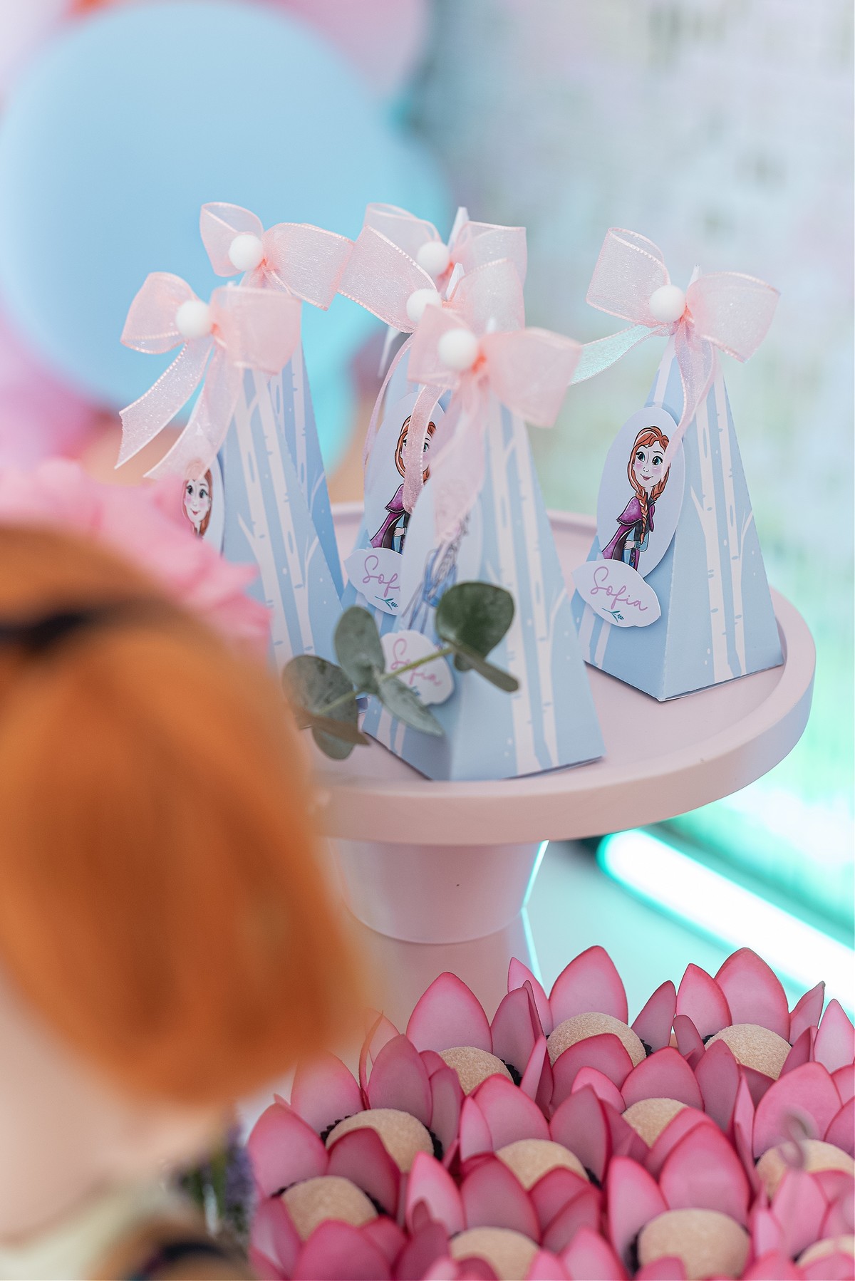 festa-infantil-rj-3-anos-menina-tema-decoracao-frozen-elsa-ana-olaf-anil-jacarepagua