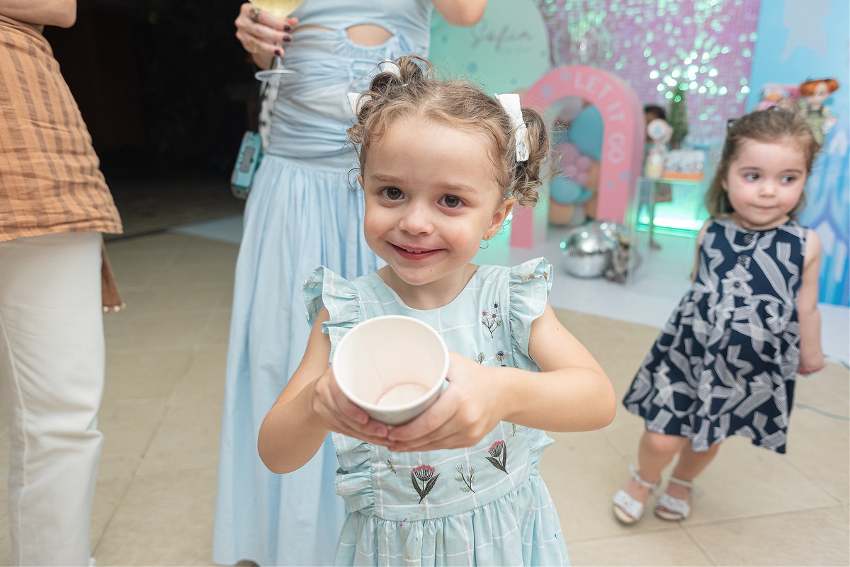 festa-infantil-rj-3-anos-menina-tema-decoracao-frozen-elsa-ana-olaf-anil-jacarepagua