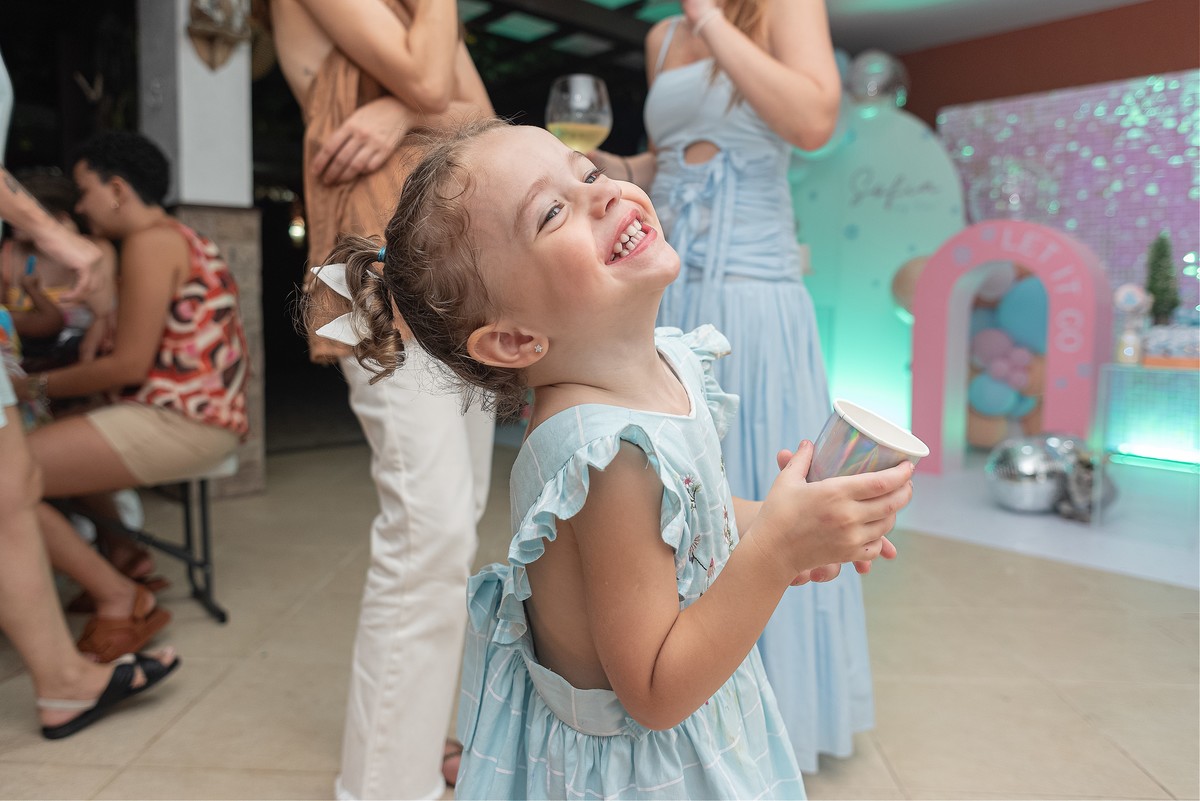 festa-infantil-rj-3-anos-menina-tema-decoracao-frozen-elsa-ana-olaf-anil-jacarepagua