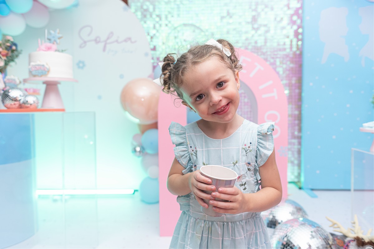 festa-infantil-rj-3-anos-menina-tema-decoracao-frozen-elsa-ana-olaf-anil-jacarepagua