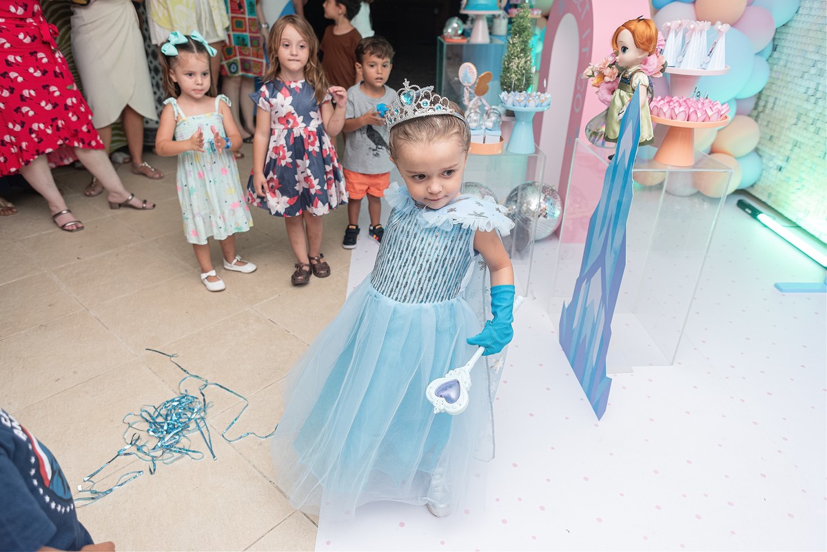 festa-infantil-rj-3-anos-menina-tema-decoracao-frozen-elsa-ana-olaf-anil-jacarepagua