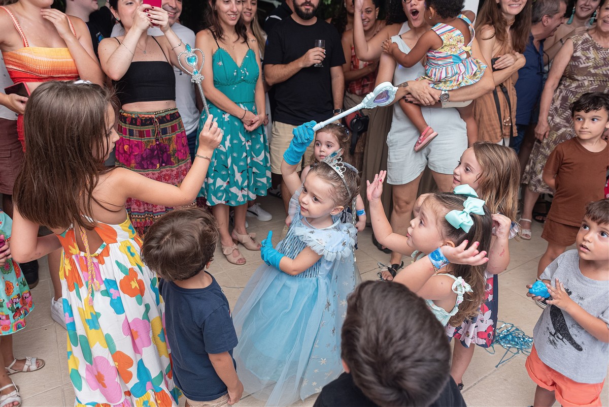 festa-infantil-rj-3-anos-menina-tema-decoracao-frozen-elsa-ana-olaf-anil-jacarepagua