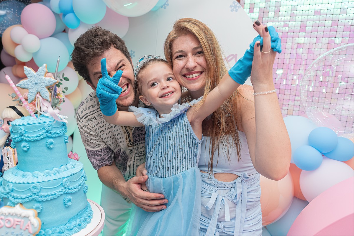 festa-infantil-rj-3-anos-menina-tema-decoracao-frozen-elsa-ana-olaf-anil-jacarepagua