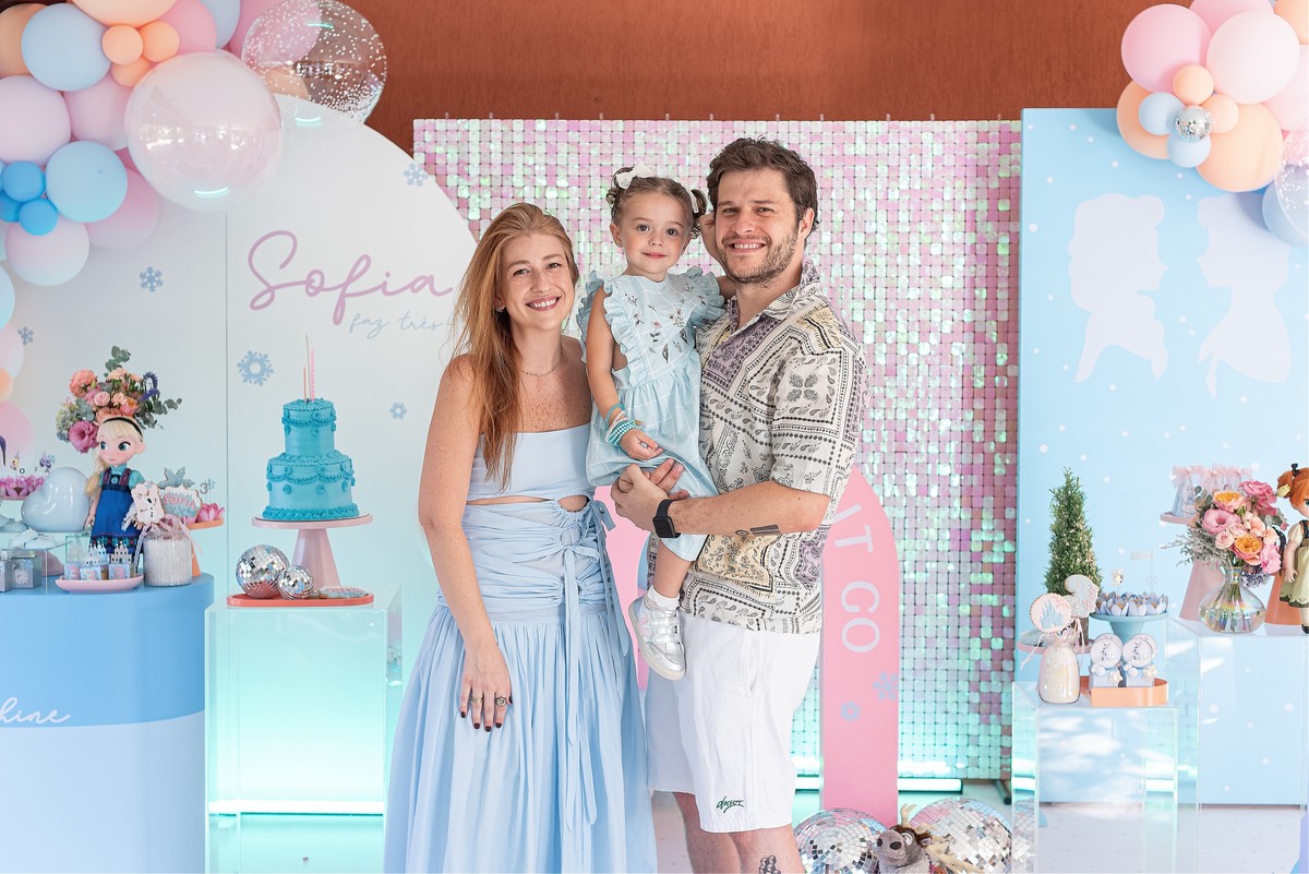 festa-infantil-rj-3-anos-menina-tema-decoracao-frozen-elsa-ana-olaf-anil-jacarepagua