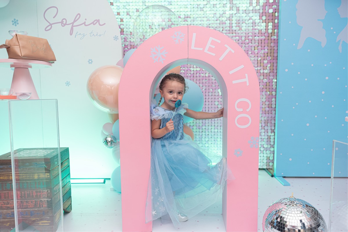 festa-infantil-rj-3-anos-menina-tema-decoracao-frozen-elsa-ana-olaf-anil-jacarepagua