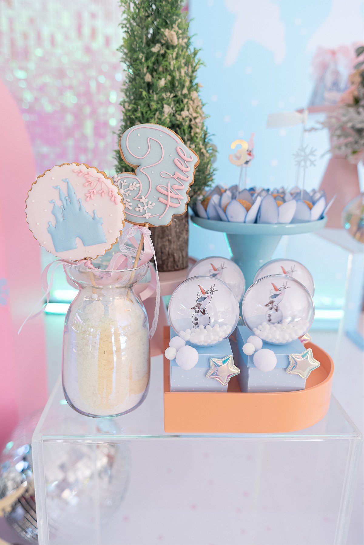 festa-infantil-rj-3-anos-menina-tema-decoracao-frozen-elsa-ana-olaf-anil-jacarepagua