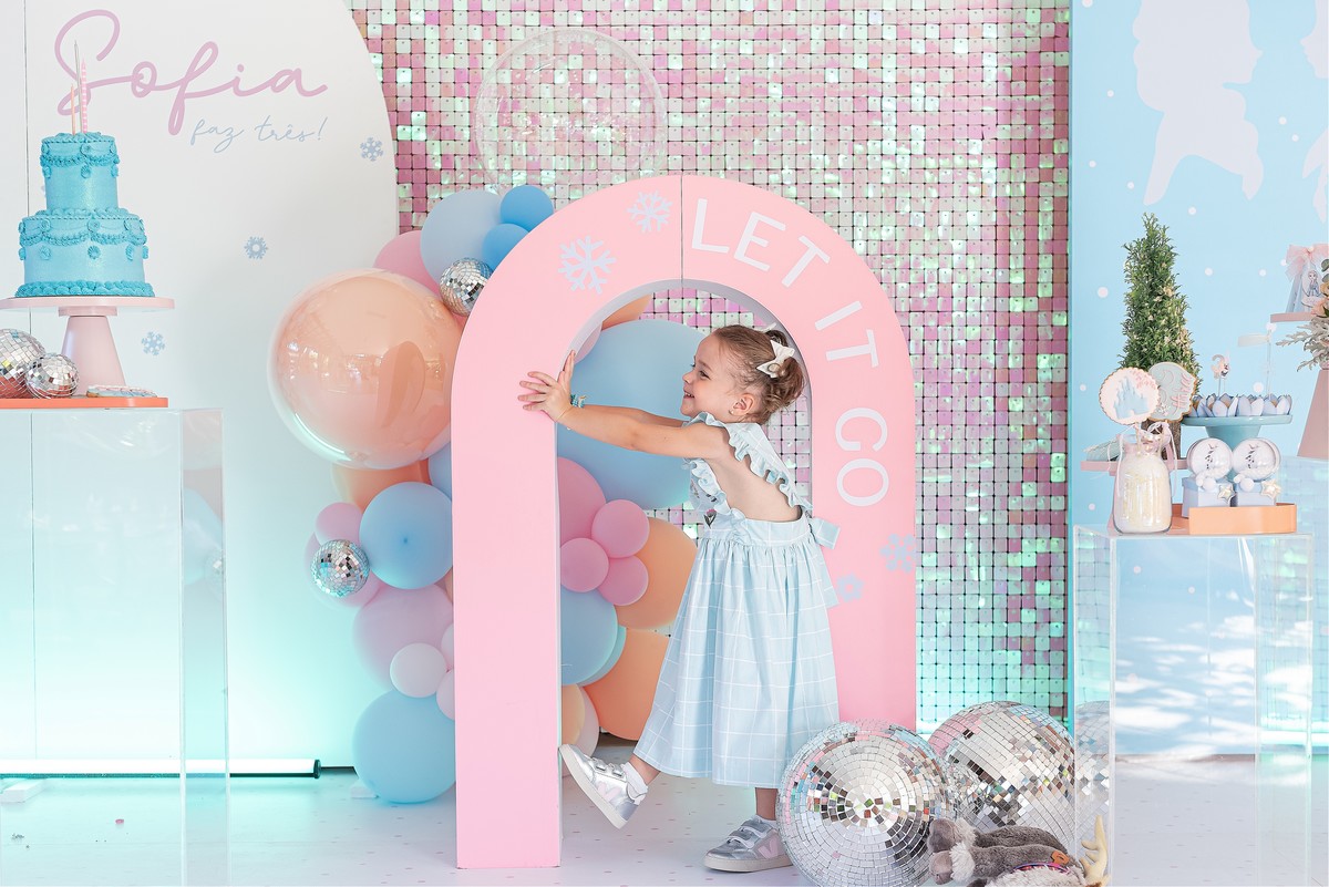 festa-infantil-rj-3-anos-menina-tema-decoracao-frozen-elsa-ana-olaf-anil-jacarepagua