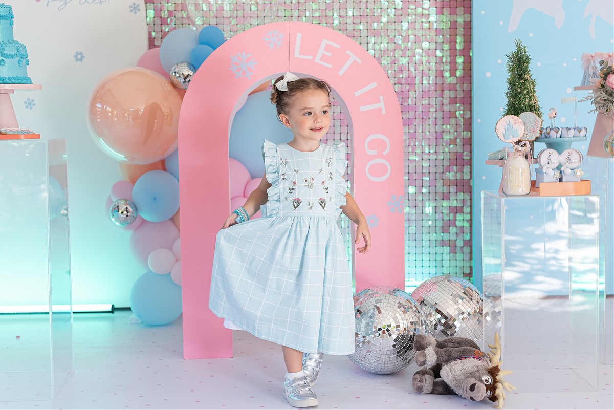 festa-infantil-rj-3-anos-menina-tema-decoracao-frozen-elsa-ana-olaf-anil-jacarepagua