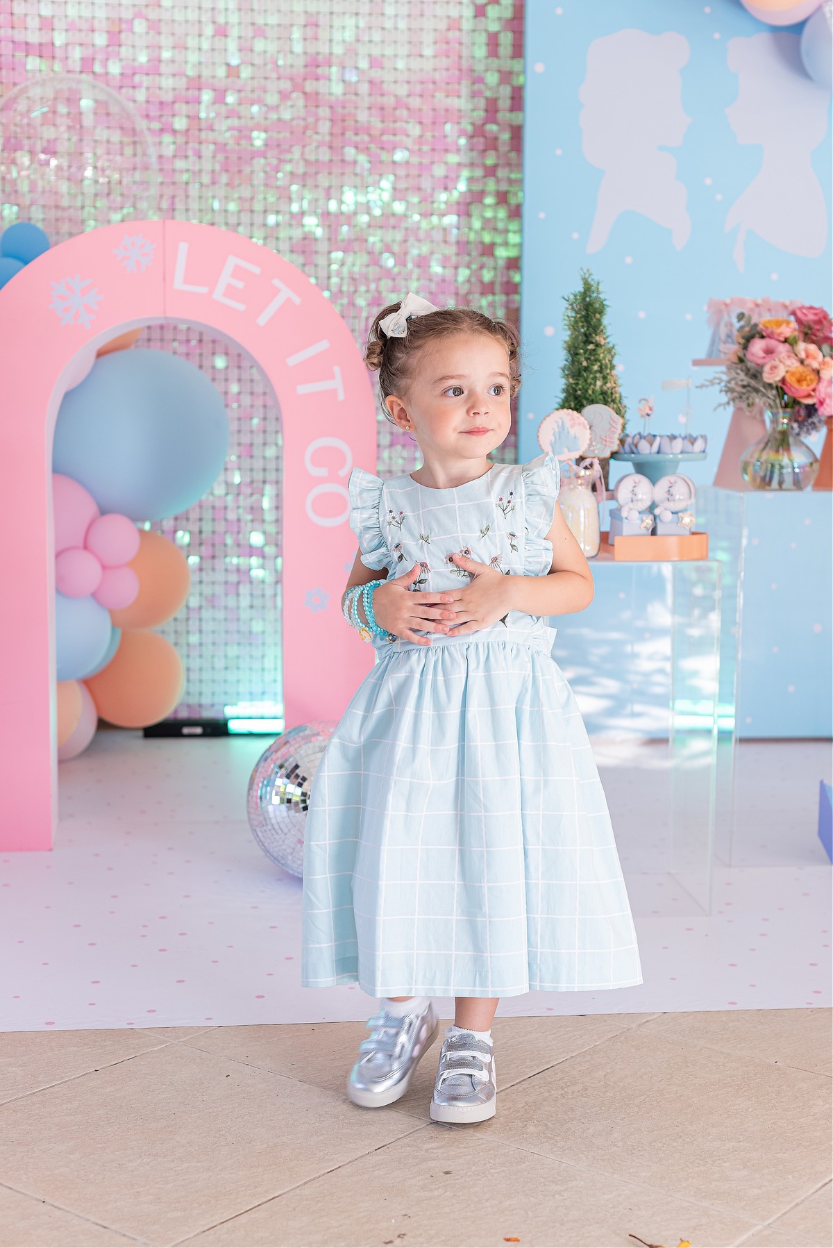 festa-infantil-rj-3-anos-menina-tema-decoracao-frozen-elsa-ana-olaf-anil-jacarepagua