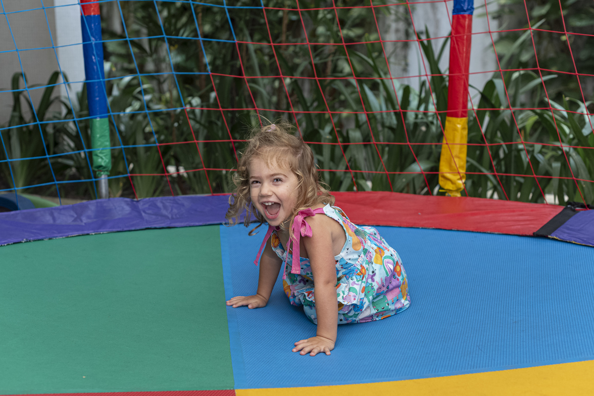 fotografia-festa-infantil-rj-2-anos-menina-tema-decoracao-floresta-jardim-leblon