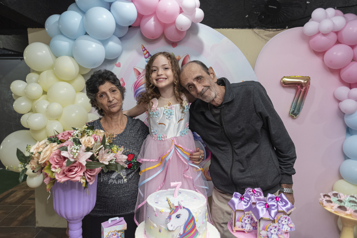 fotografa-de-festa-infantil-rj-7-anos-menina-tema-decoracao-unicornio-ilha-do-governador-jardim-guanabara