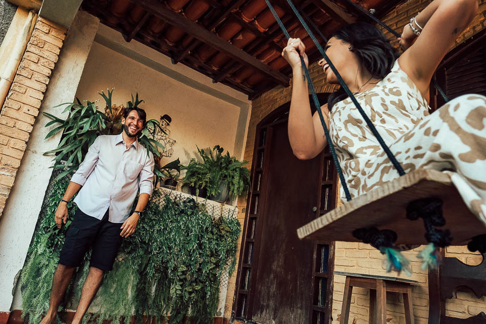 FOTOS PRE WEDDING BRINCANDO NO BALANÇO 