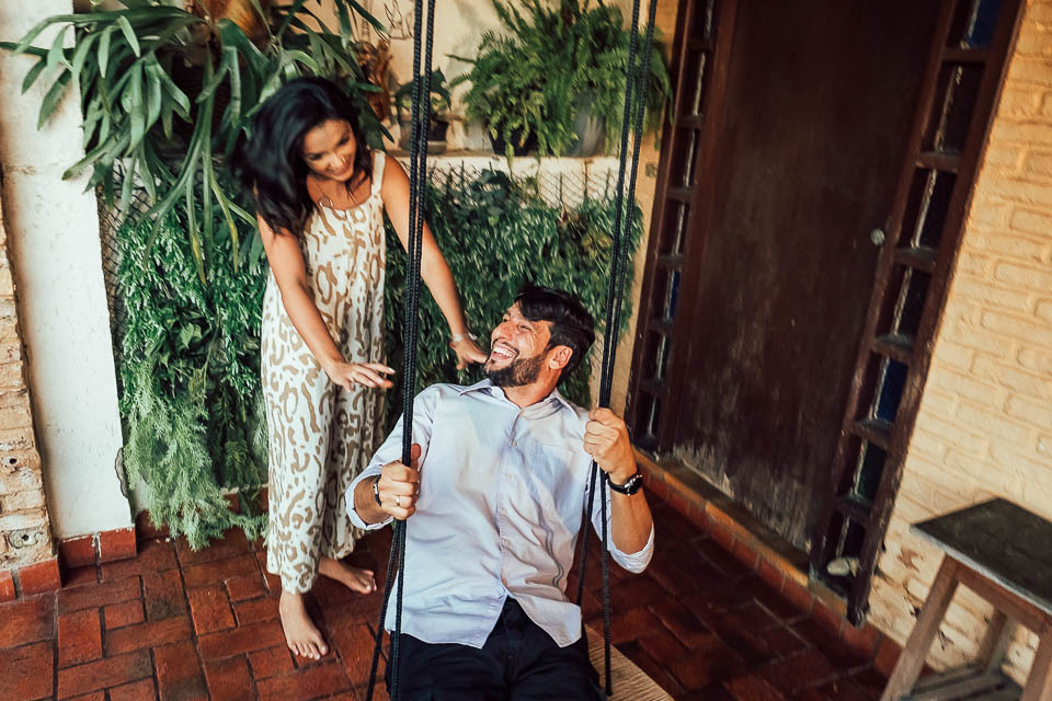 FOTOS PRE WEDDING BRINCANDO NO BALANÇO 