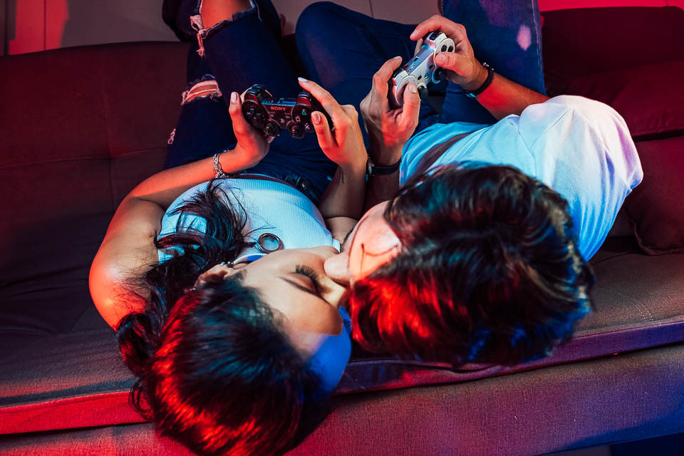 FOTOS PRE CASAMENTO GAMER JOGANDO VIDEO GAME