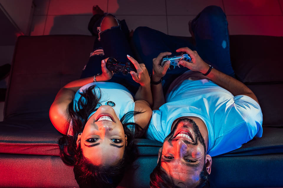FOTOS ENSAIO PRE CASAMENTO GAMER JOGANDO VIDEO GAME