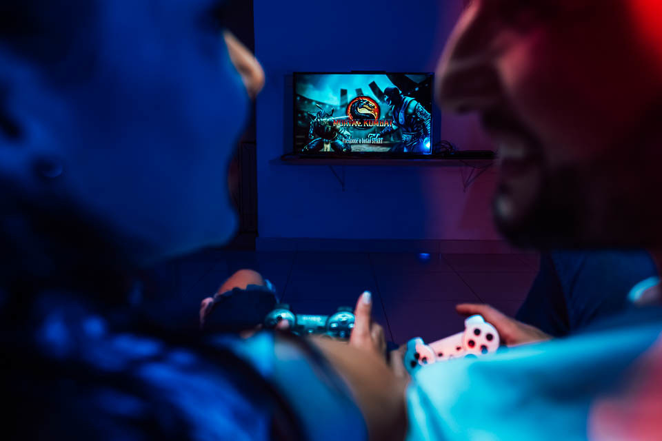 FOTOS ENSAIO PRE CASAMENTO GAMER JOGANDO VIDEO GAME