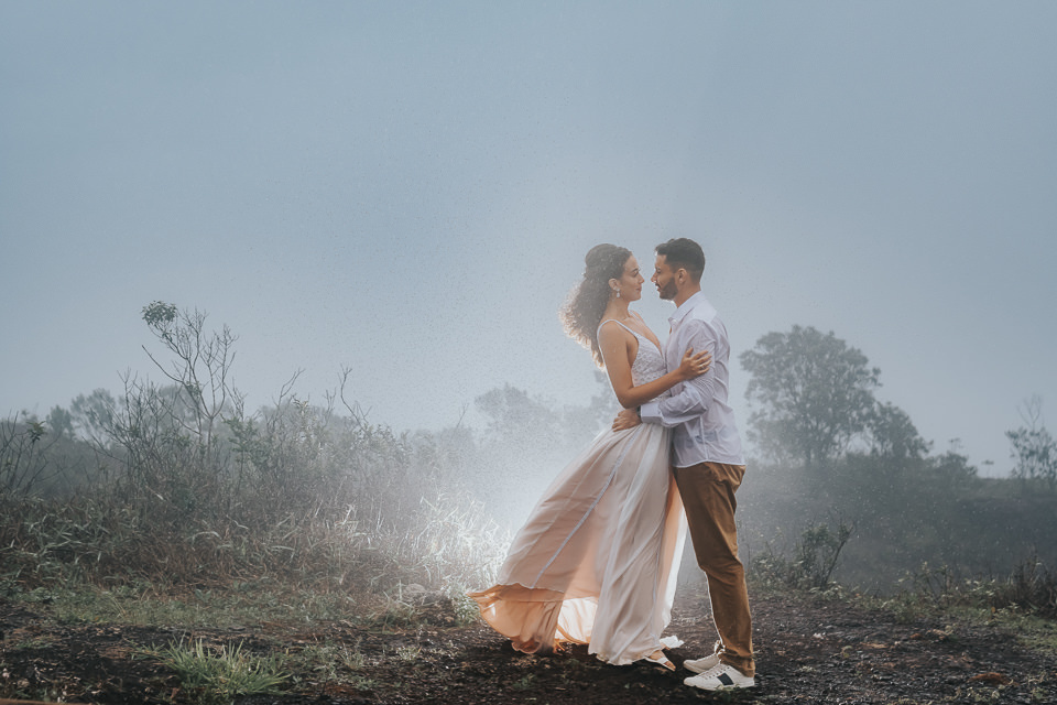 FOTOS ENSAIO PRE CASAMENTO NEBLINA SERRA DA MOEDA