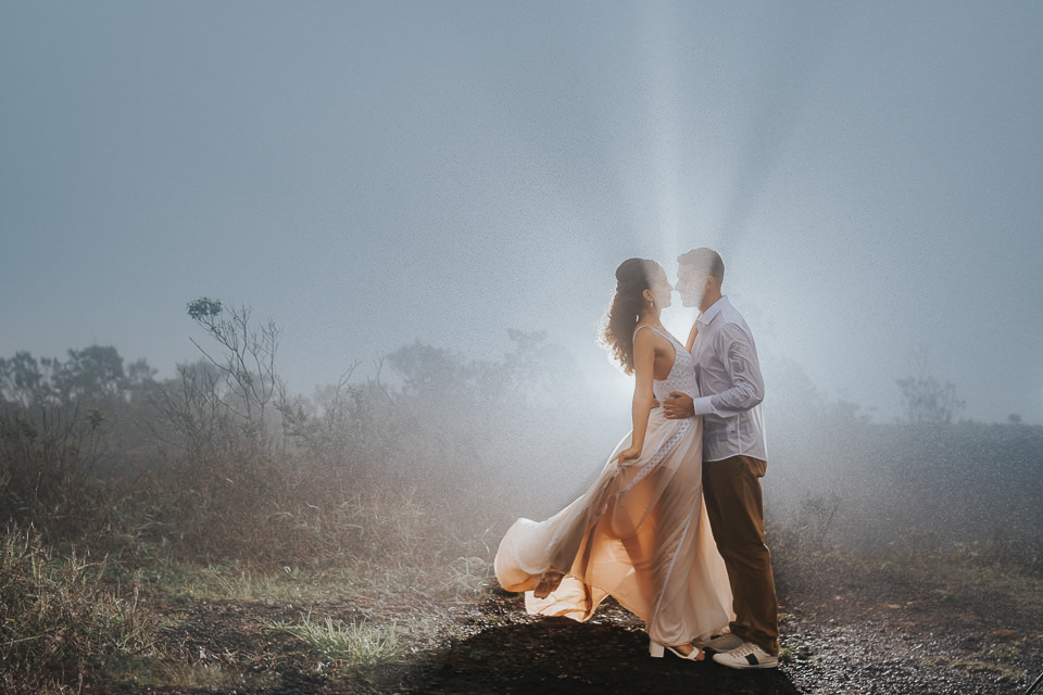 FOTOS ENSAIO PRE CASAMENTO CHUVA TOPO DO MUNDO