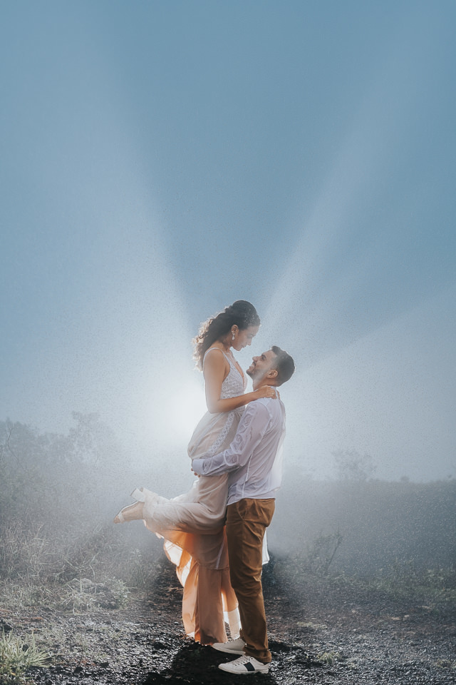FOTOS ENSAIO PRE CASAMENTO CHUVA TOPO DO MUNDO