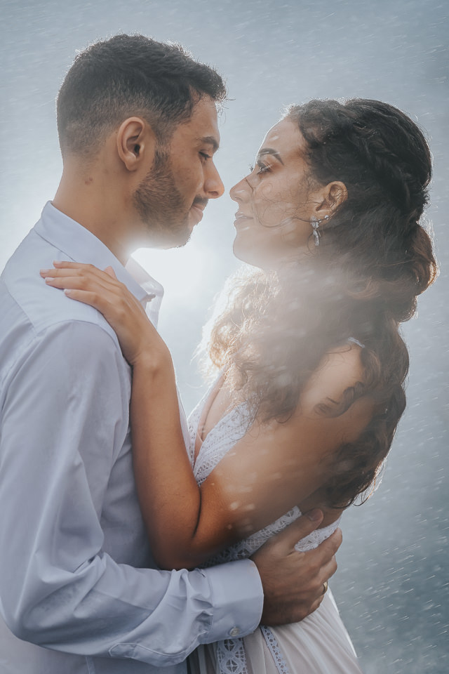 FOTOS ENSAIO PRE CASAMENTO CHUVA TOPO DO MUNDO