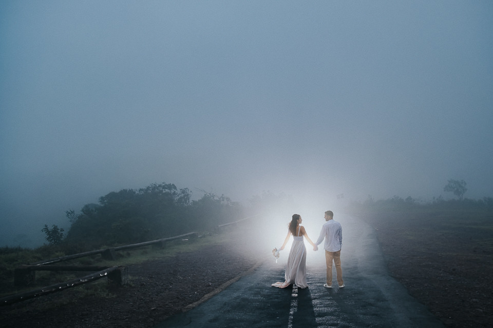 FOTOS ENSAIO PRE WEDDING CHUVA TOPO DO MUNDO