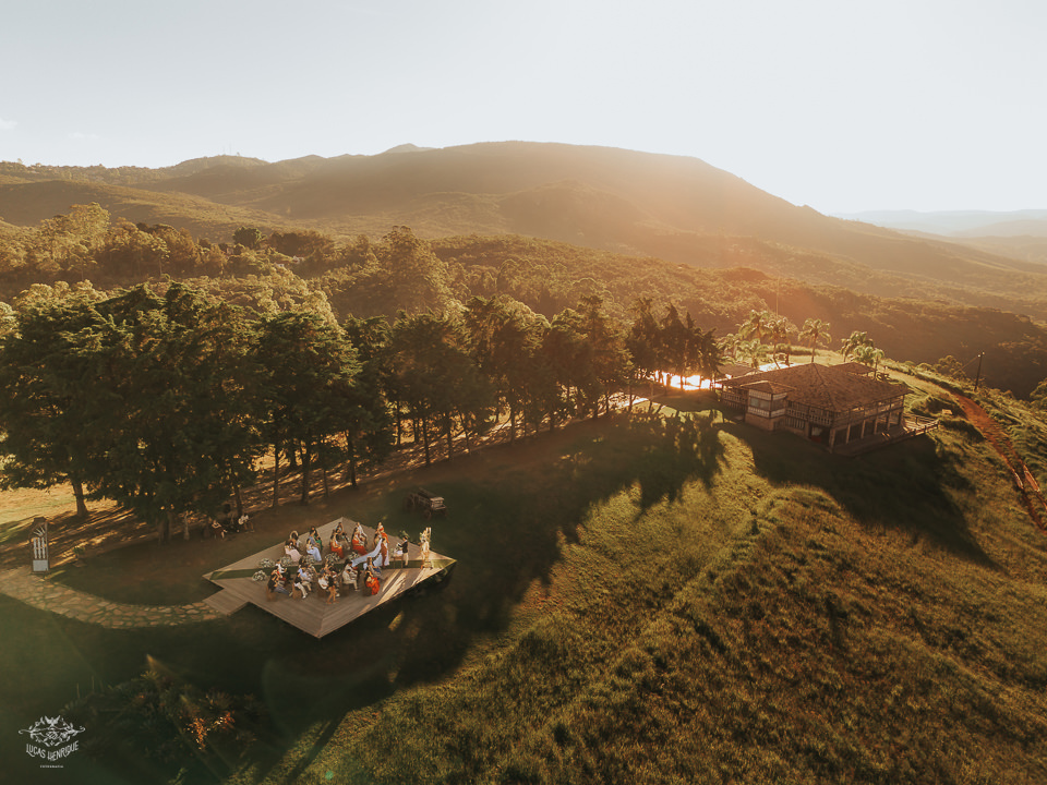 FOTOS DE DRONE CASAMENTO DE DIA VILA RELICARIO OURO PRETO