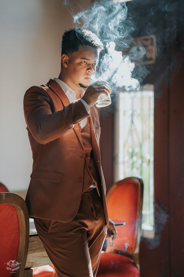 FOTOS MAKING OF NOIVO COM CHARUTO  VILA RELICARIO OURO PRETO MG