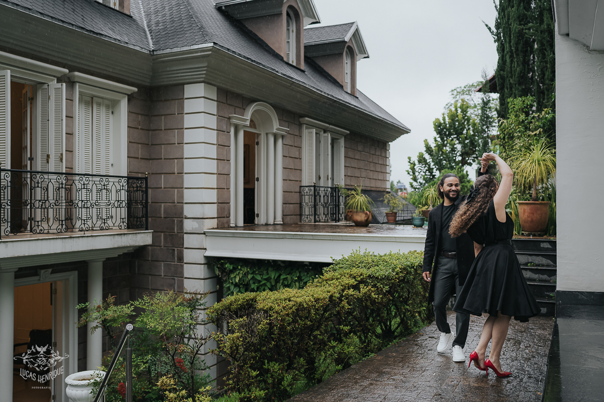 FOTOS PRE WEDDING CASA CENARIUM COM CHUVA