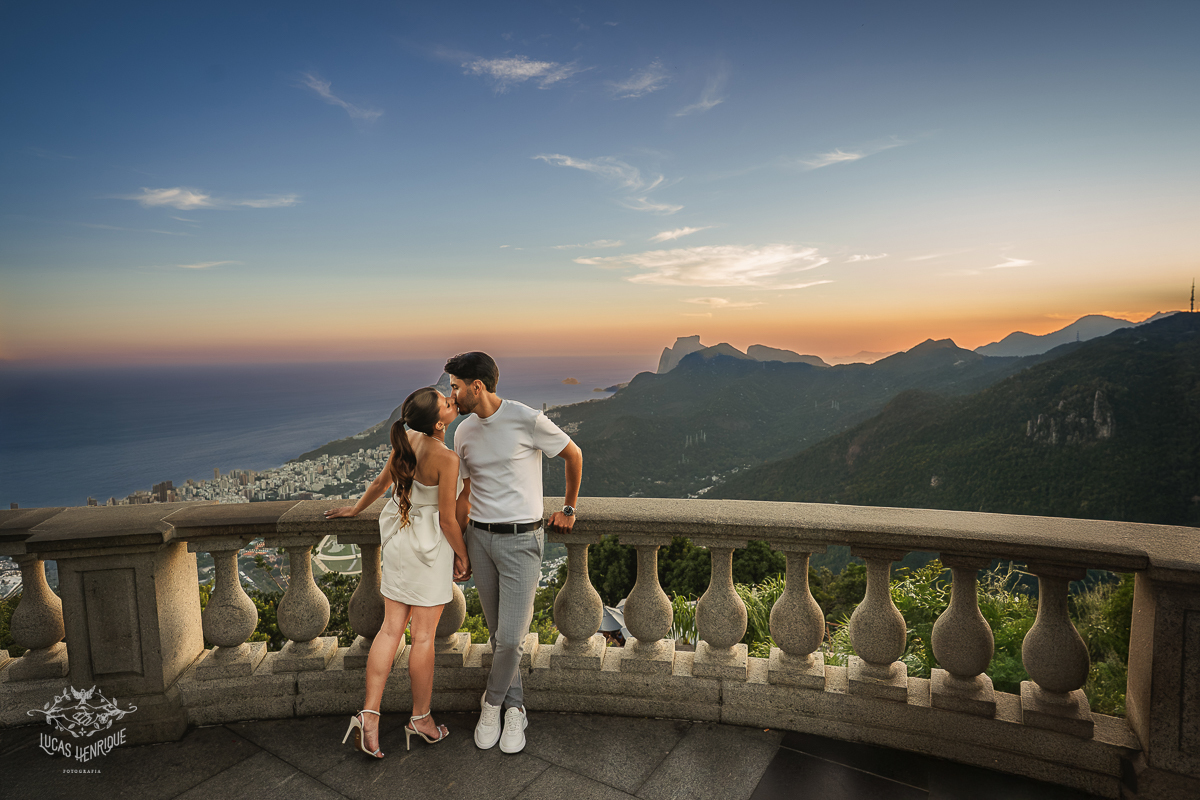FOTOS PRE WEDDING CRISTO REDENTOR RJ - POR DO SOL