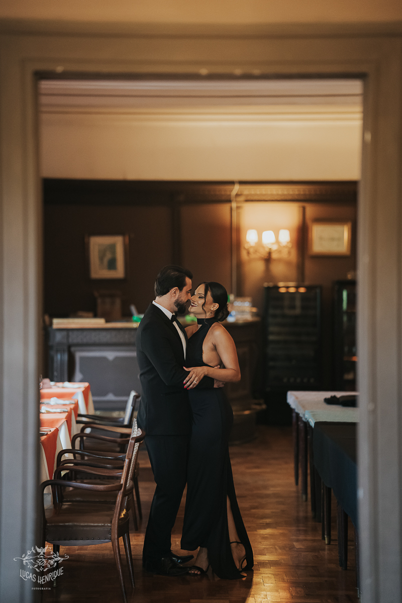 ENSAIO PRE WEDDING VESTIDOS DE PRETO MUSEU AUTOMOVEL MG
