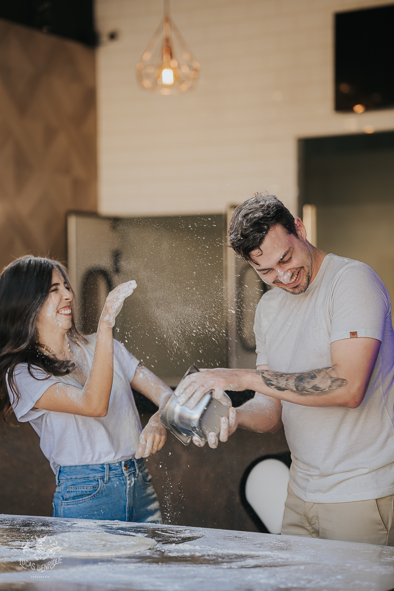 FOTOS ENSAIO PRE WEDDING FAZENDO PIZZA