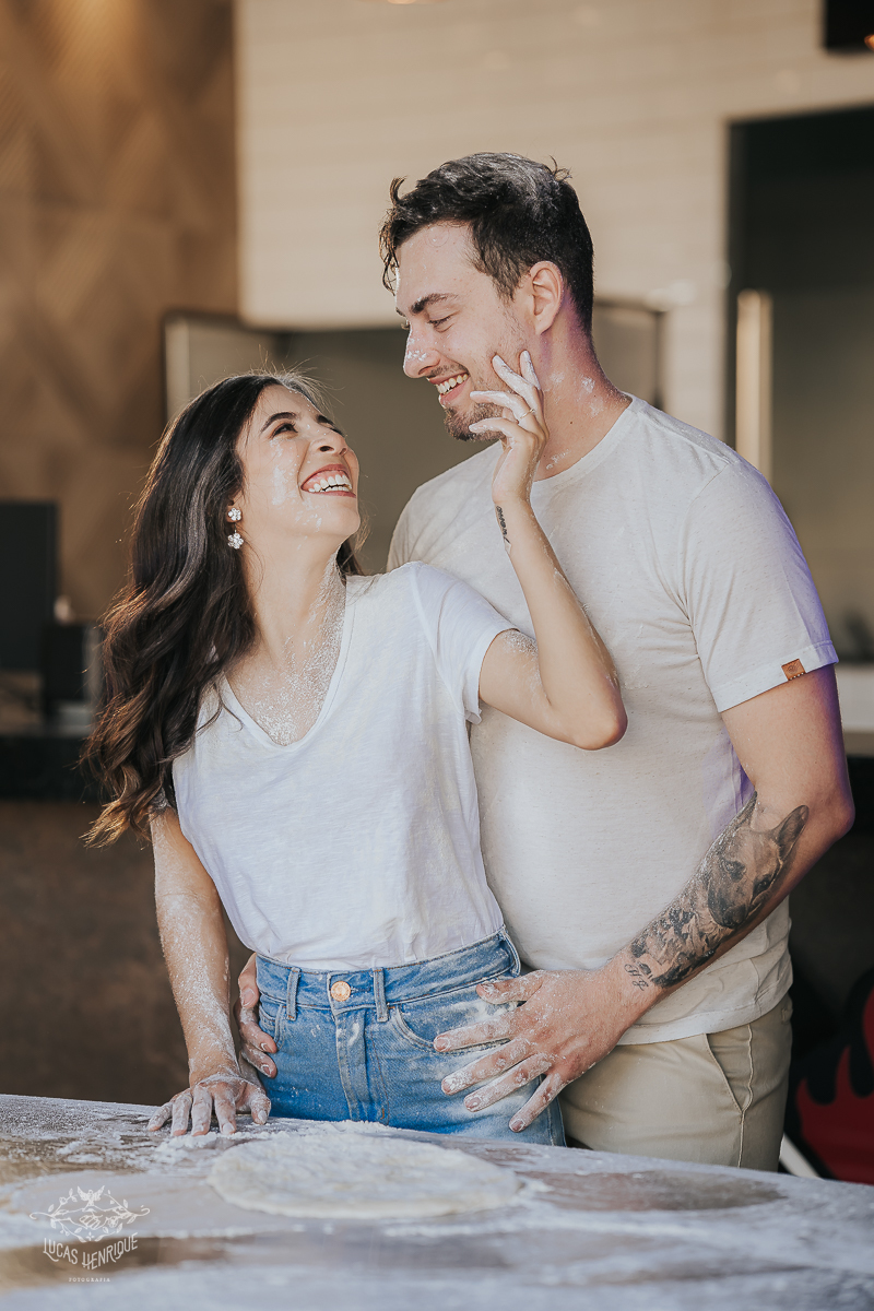 FOTOS ENSAIO PRE WEDDING FAZENDO PIZZA