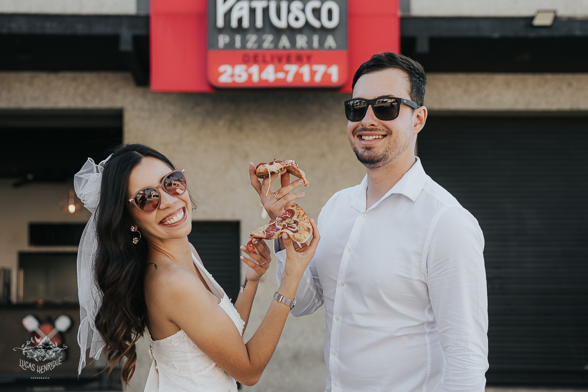 FOTOS ENSAIO PRE WEDDING COMENDO PIZZA