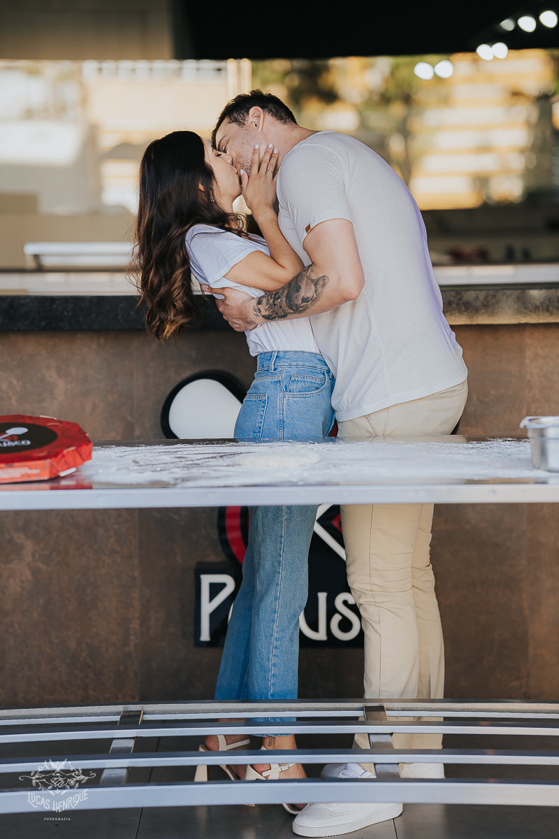 FOTOS ENSAIO PRE WEDDING FAZENDO PIZZA