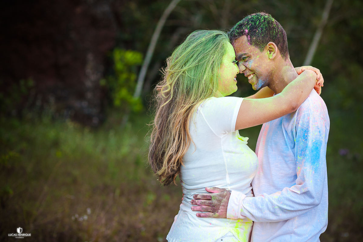 Ensaio pré wedding colorido no topo do mundo