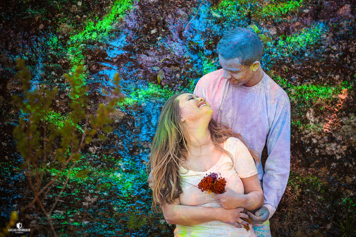 Ensaio pré wedding colorido no topo do mundo