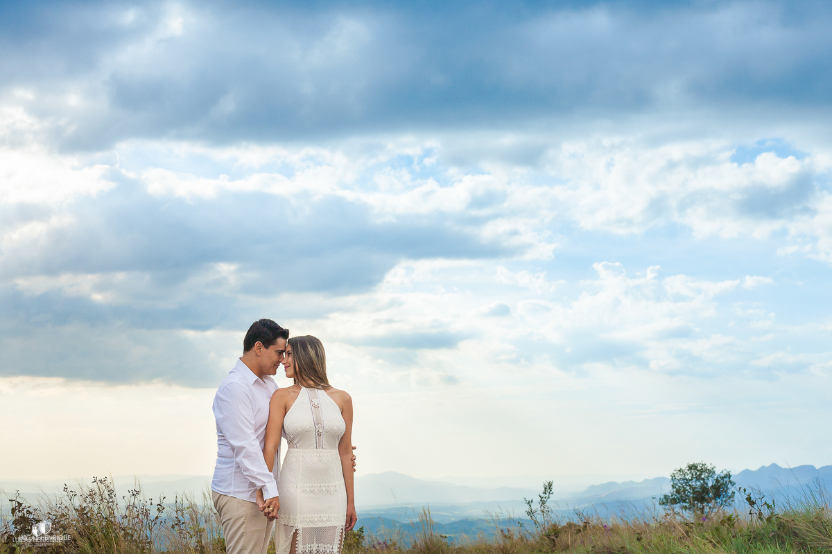 FOTOS DE CASAL NO TOPO DO MUNDO