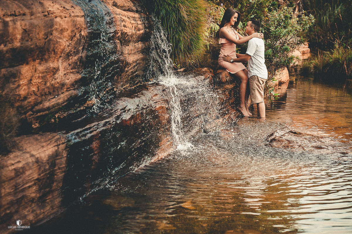 ensaio pré casamento na cachoeira dos cristais em diamantina  - MG