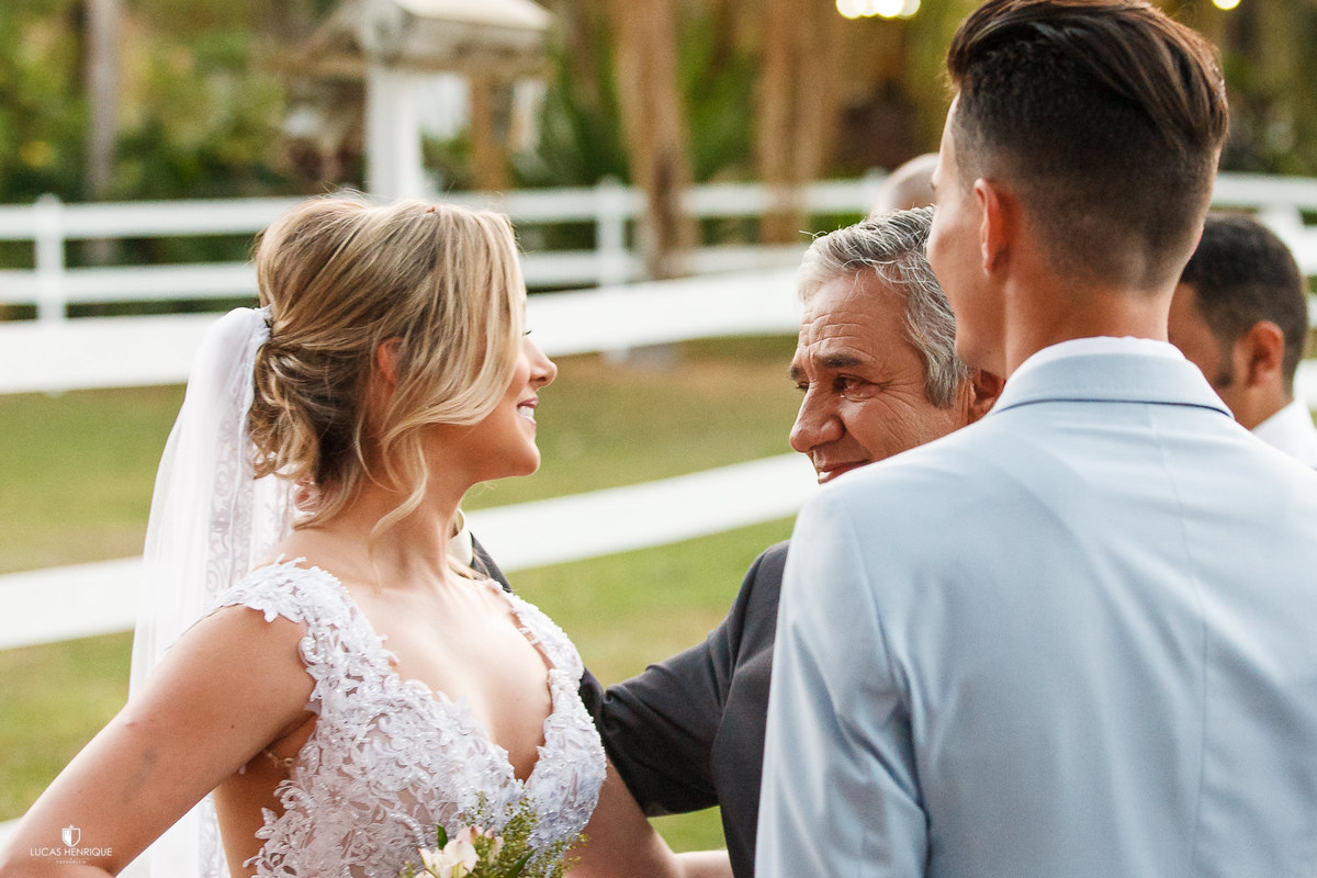 Casamento de dia em esmeraldas