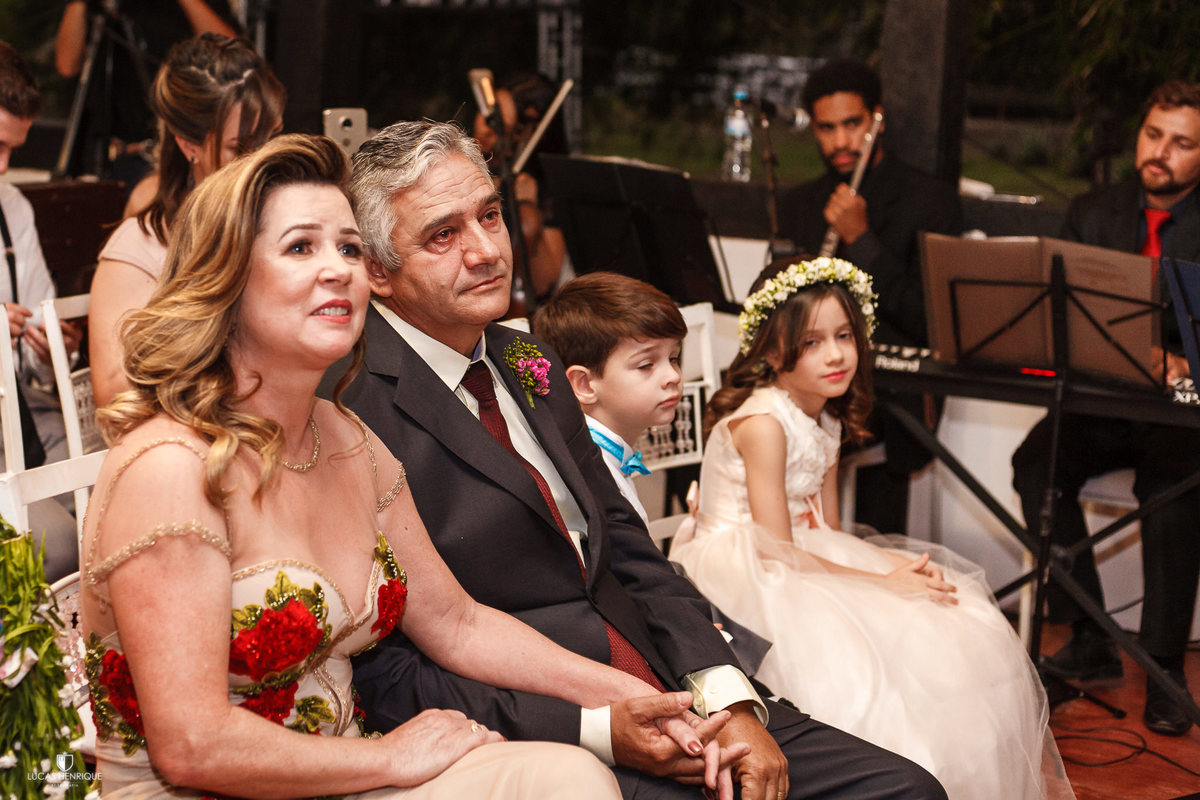 Casamento de dia em esmeraldas