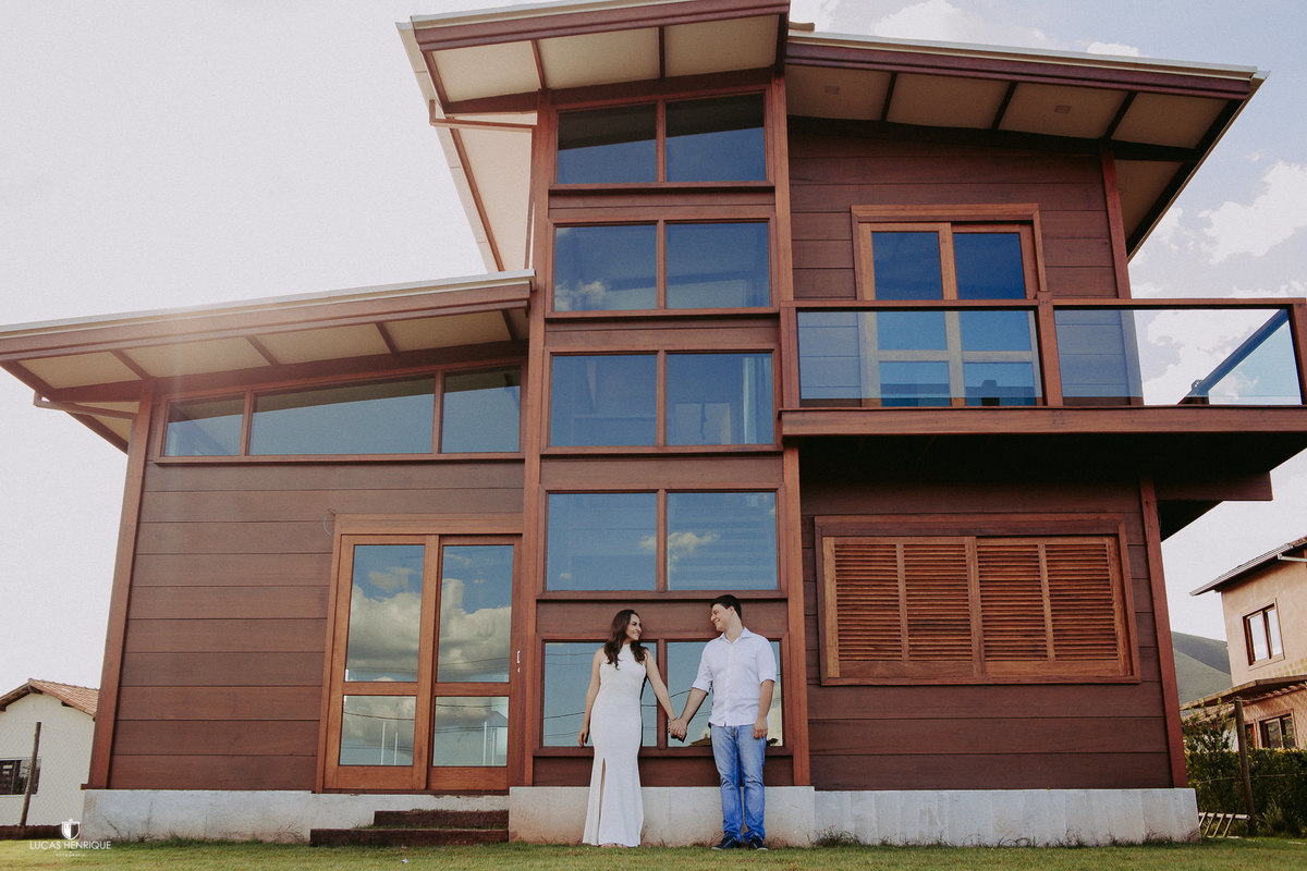 FOTOS DE ENSAIO PRE WEDDING EM CASA DE MADEIRA