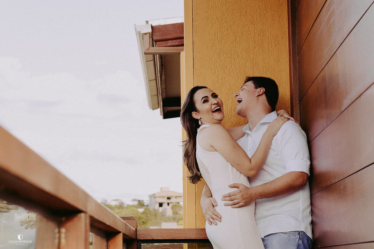 ensaio pré casamento em casa de madeira - topo do mundo