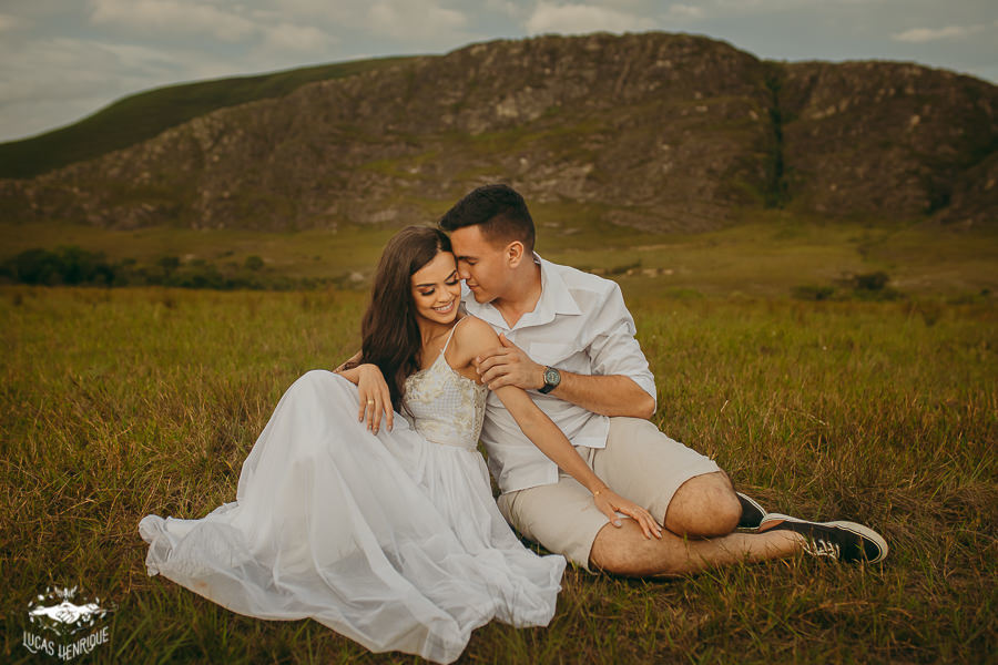 PRE WEDDING ROMANTICO NO CAMPO