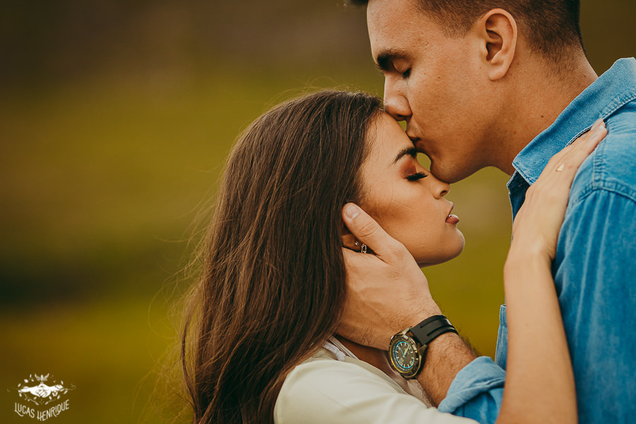 FOTO DE CASAL COM BEIJO NA TESTA