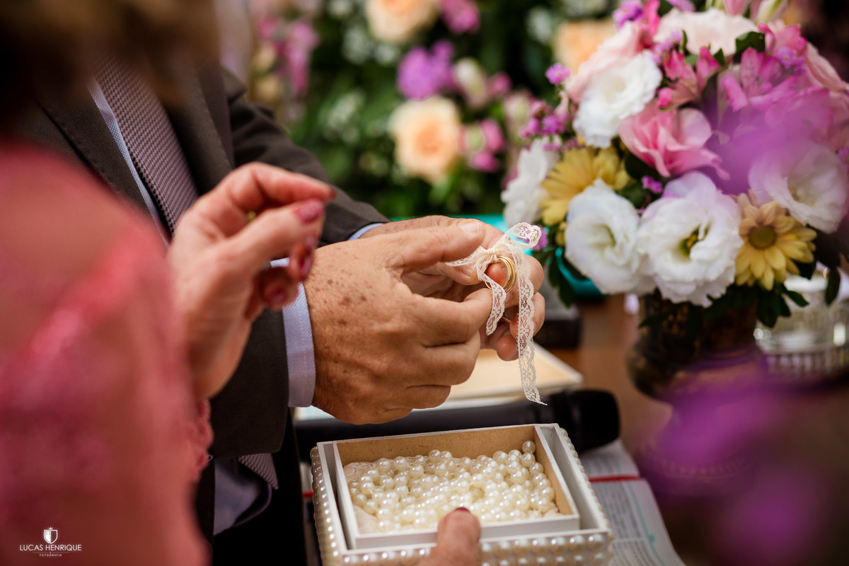 Wedding, casamento de dia em cima da piscina, espaço inimaginável eventos em belo horizonte, entrada das alianças