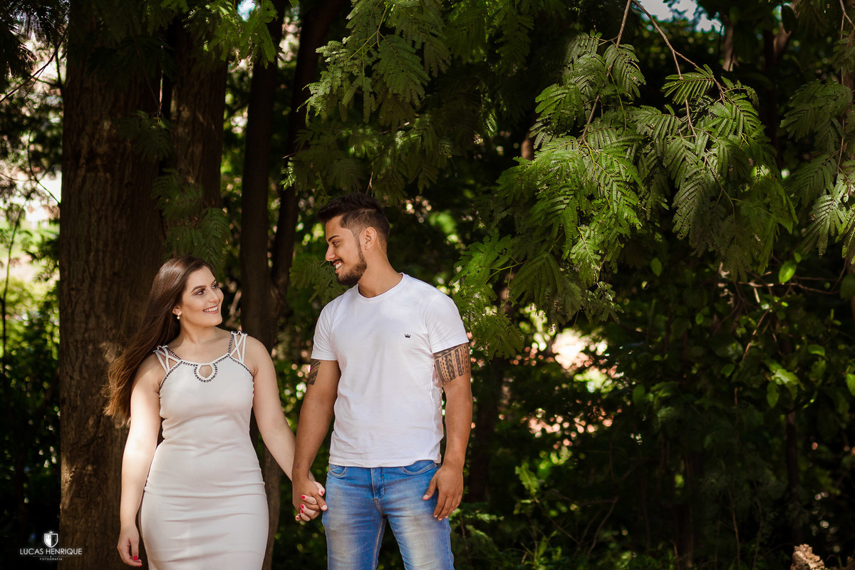 ensaio casal apaixonado em parque, ensaio casal parque Betânia belo horizonte, ensaio casal, ensaio casal belo horizonte
