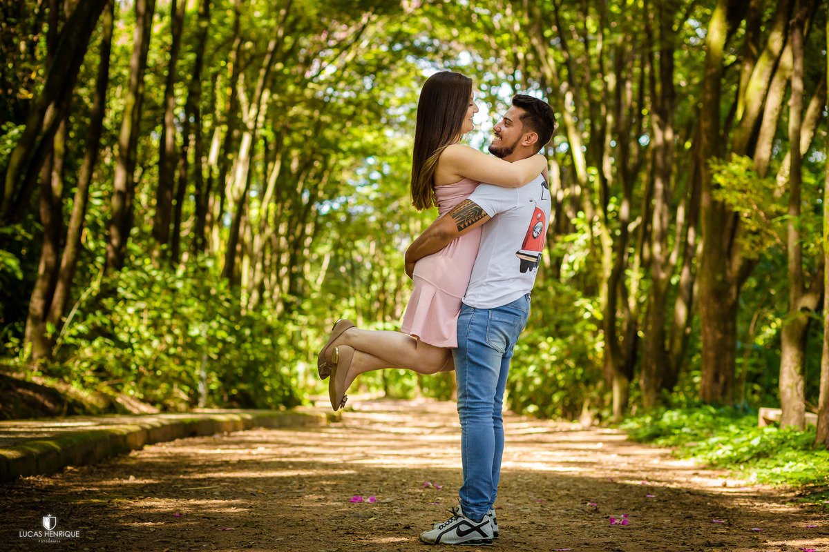 ensaio casal apaixonado em parque, ensaio casal parque Betânia belo horizonte, ensaio casal, ensaio casal belo horizonte