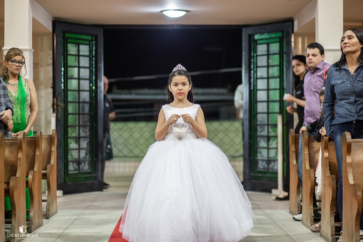 FOTOS DE NOIVA NO CARRO, NOIVA NA PORTA DA IGREJA, NOIVA ENTRANDO NA IGREJA