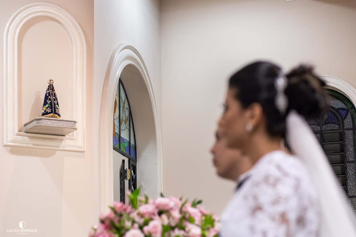 FOTOS DE NOIVA NO CARRO, NOIVA NA PORTA DA IGREJA, NOIVA ENTRANDO NA IGREJA